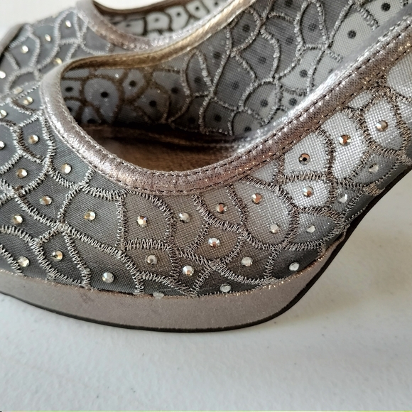 Adrianna Papell Foxy Silver Embellished Mesh Heels Pumps 8.5 Wedding Formal - Picture 5 of 14